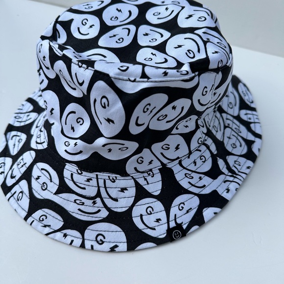 Gilly Hicks Bucket Hat Summer Smiley Face Logo Y2K Reversible OS Sun Hat - Picture 6 of 10